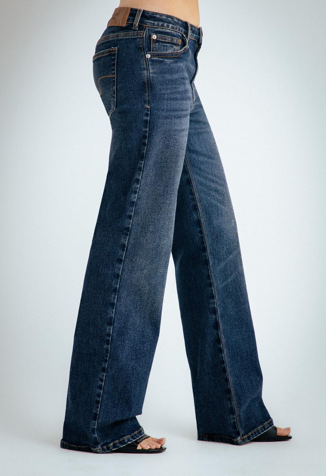 Jean retro tiro bajo tono oscuro para mujer