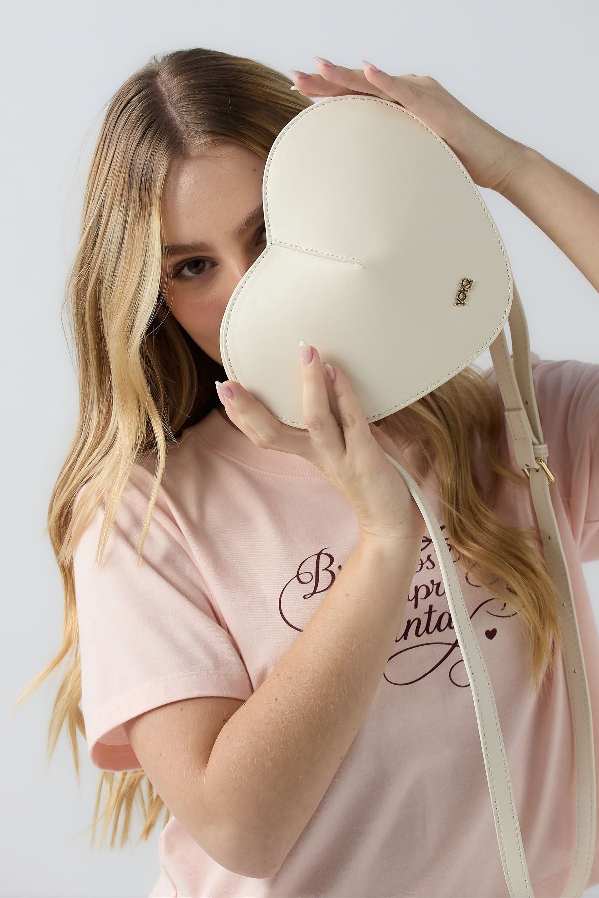 Bolso bandolera marfil en forma de corazón para jóvenes