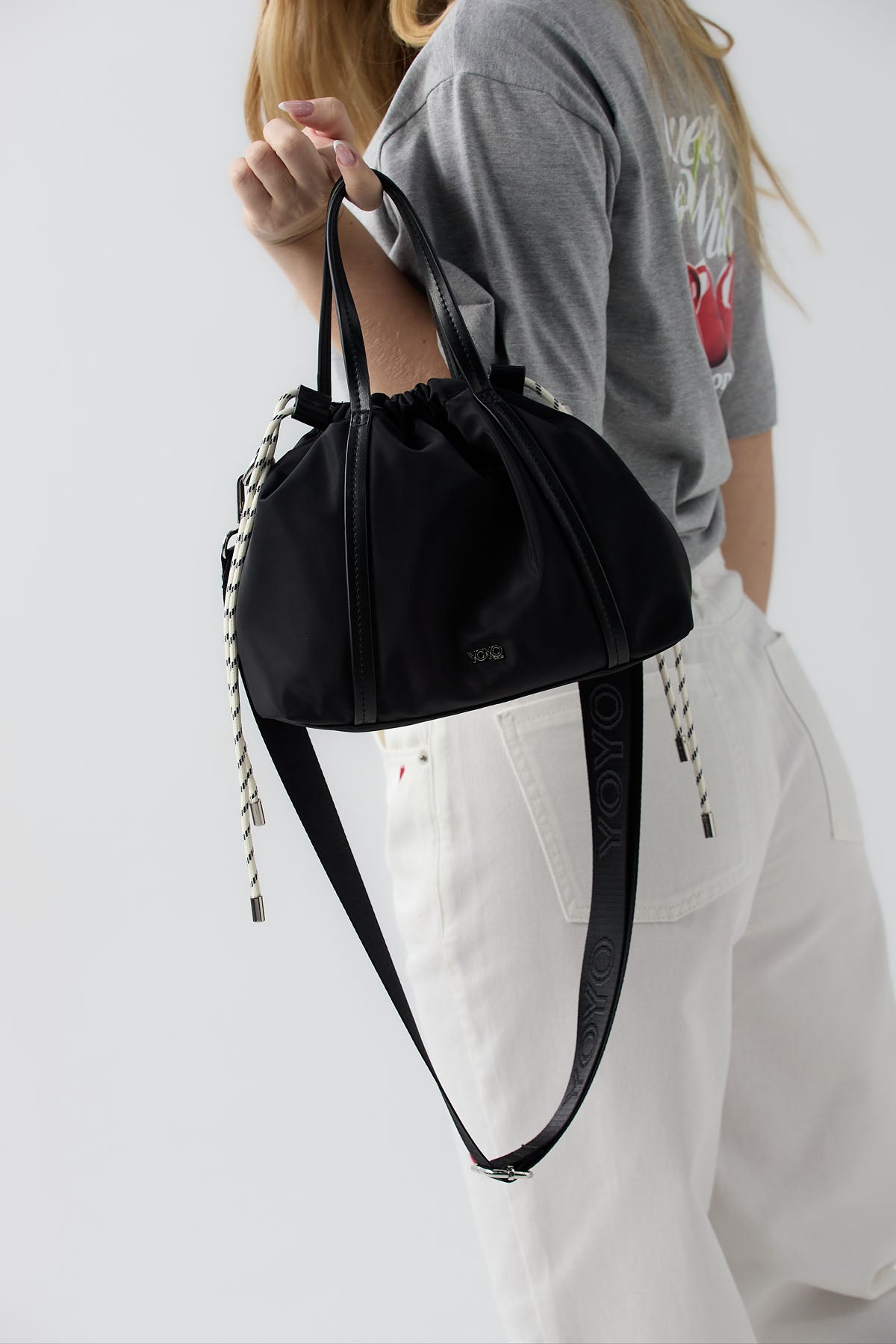 Bandolera negra con recogido para jóvenes