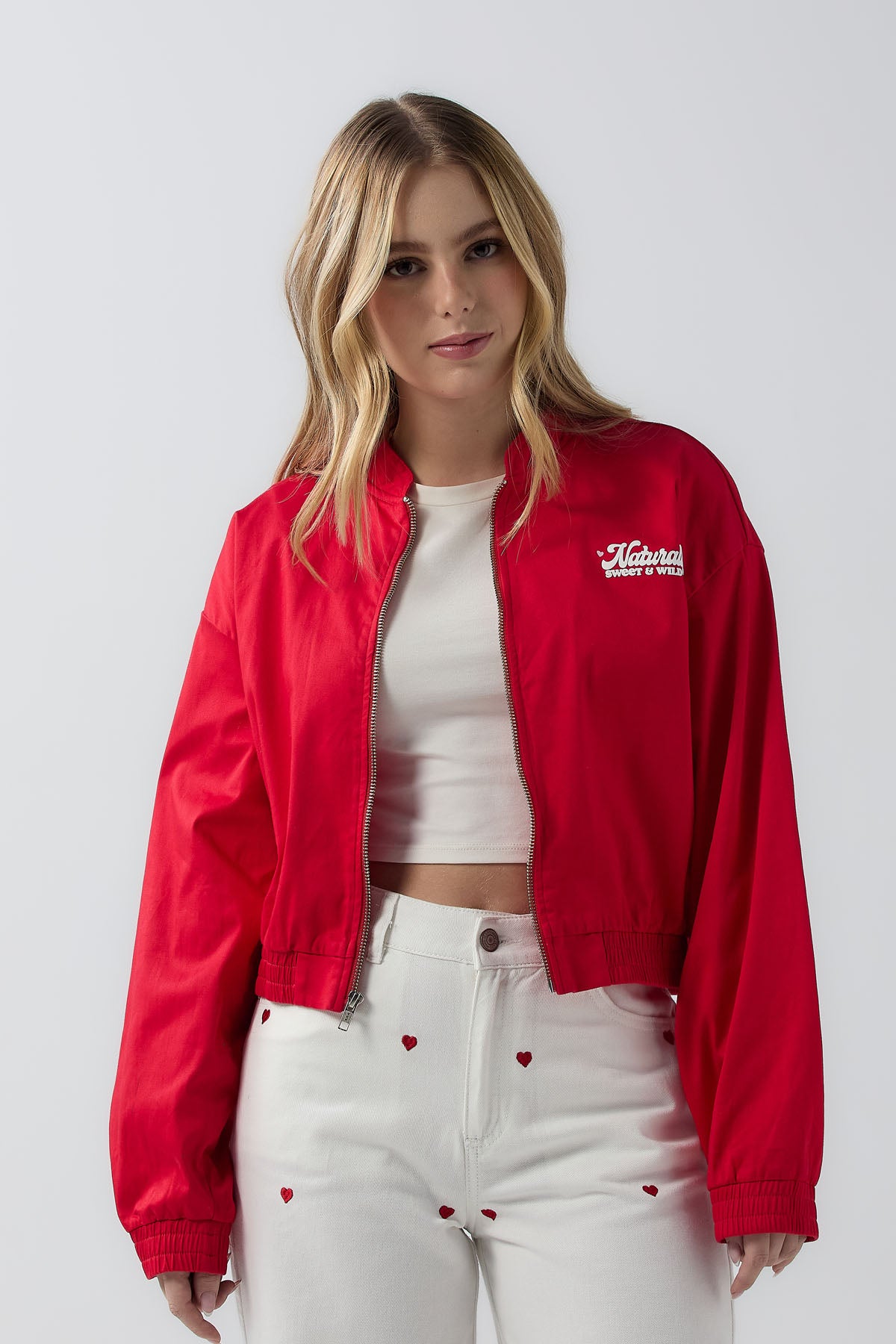Chaqueta bomber roja con cuello nerú estampada para jóvenes