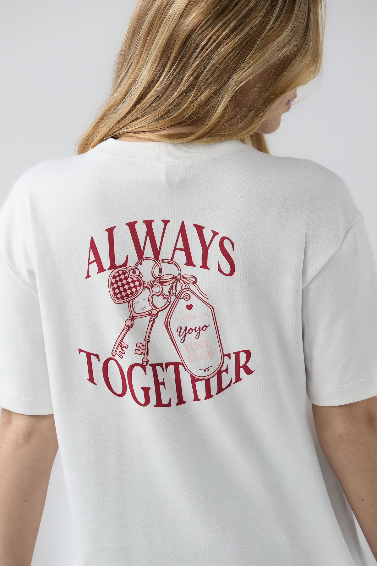 Camiseta blanca oversize para jóvenes