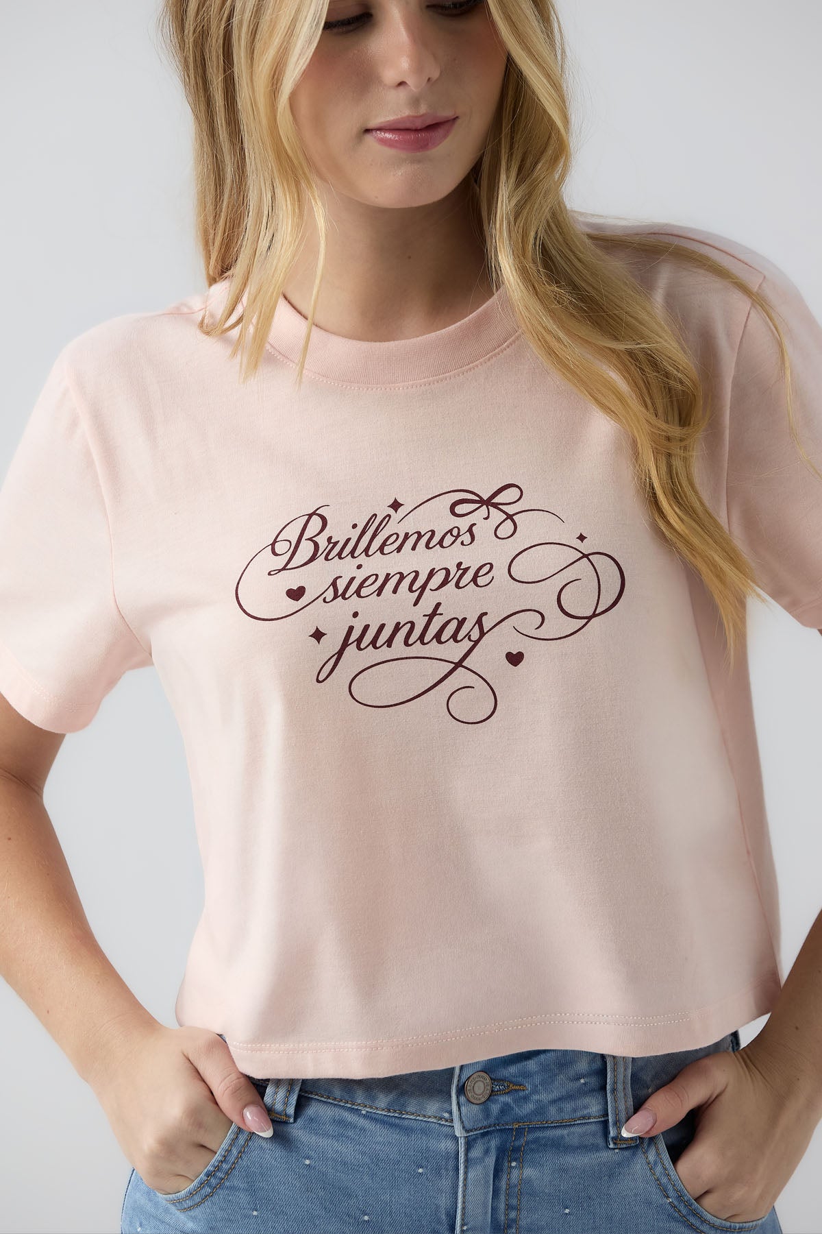 Camiseta rosa empolvado de manga corta y estampado delantero para jóvenes