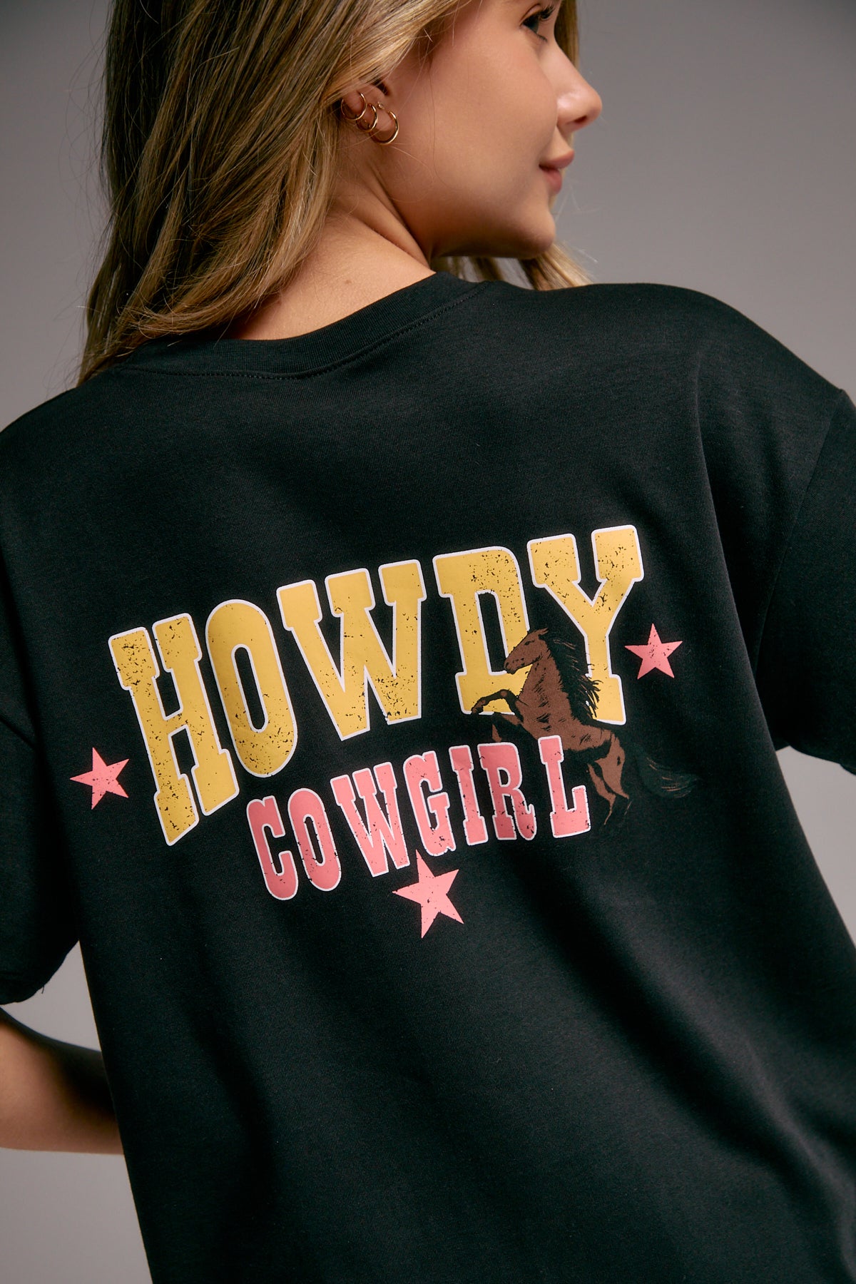 Camiseta negra oversize con estampado para jóvenes