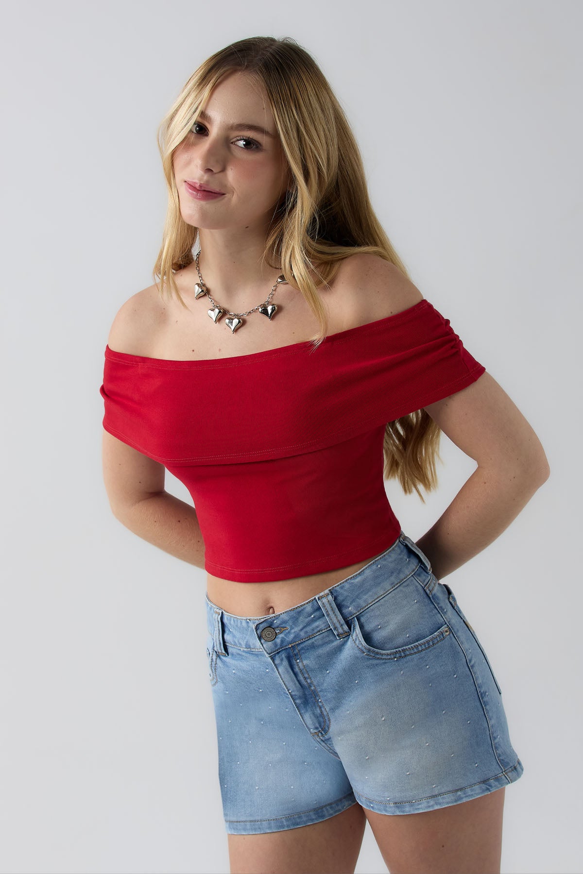 Top rojo con escote bandeja y fit ajustado para jóvenes