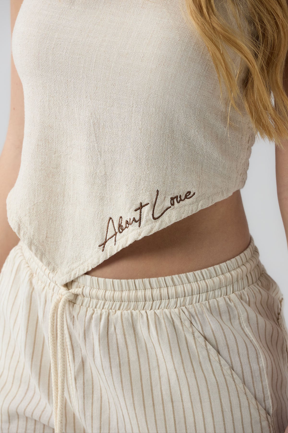 Blusa marfil con nido de abejas para jóvenes