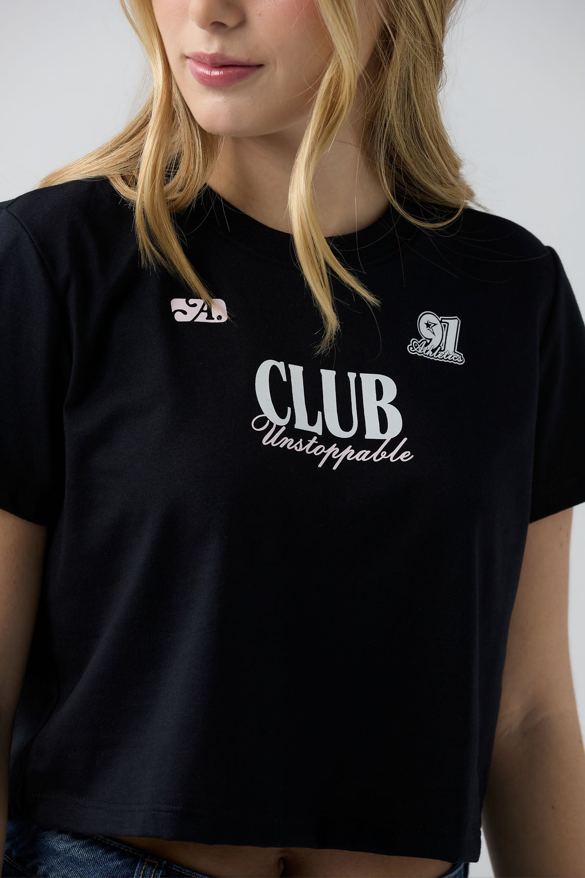 Camiseta negra manga corta para jóvenes