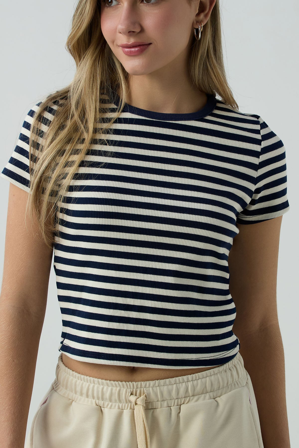 Camiseta a rayas azul oscuro para jóvenes