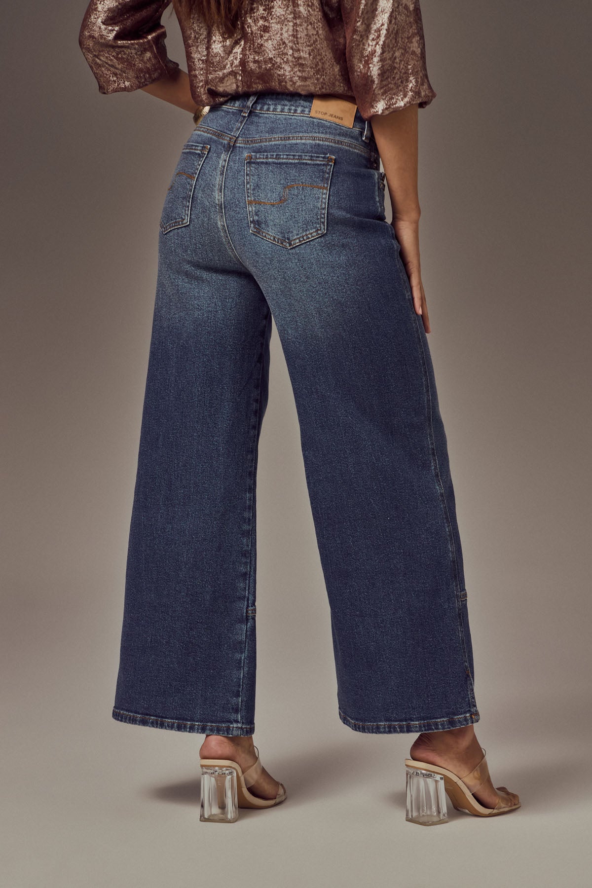 Jean retro de tiro alto en lavado medio oscuro para mujer