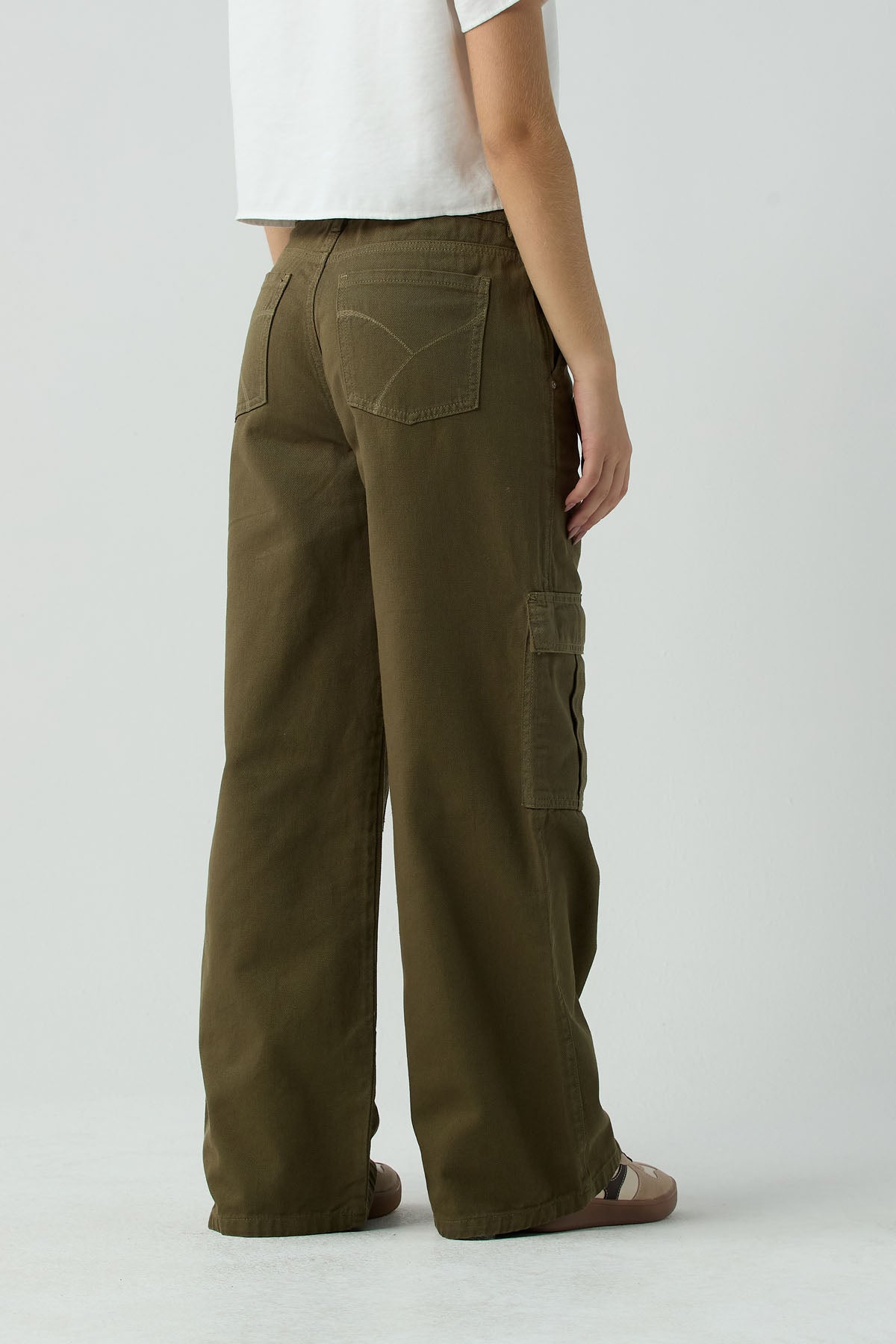Pantalón cargo verde militar fondo entero para jóvenes