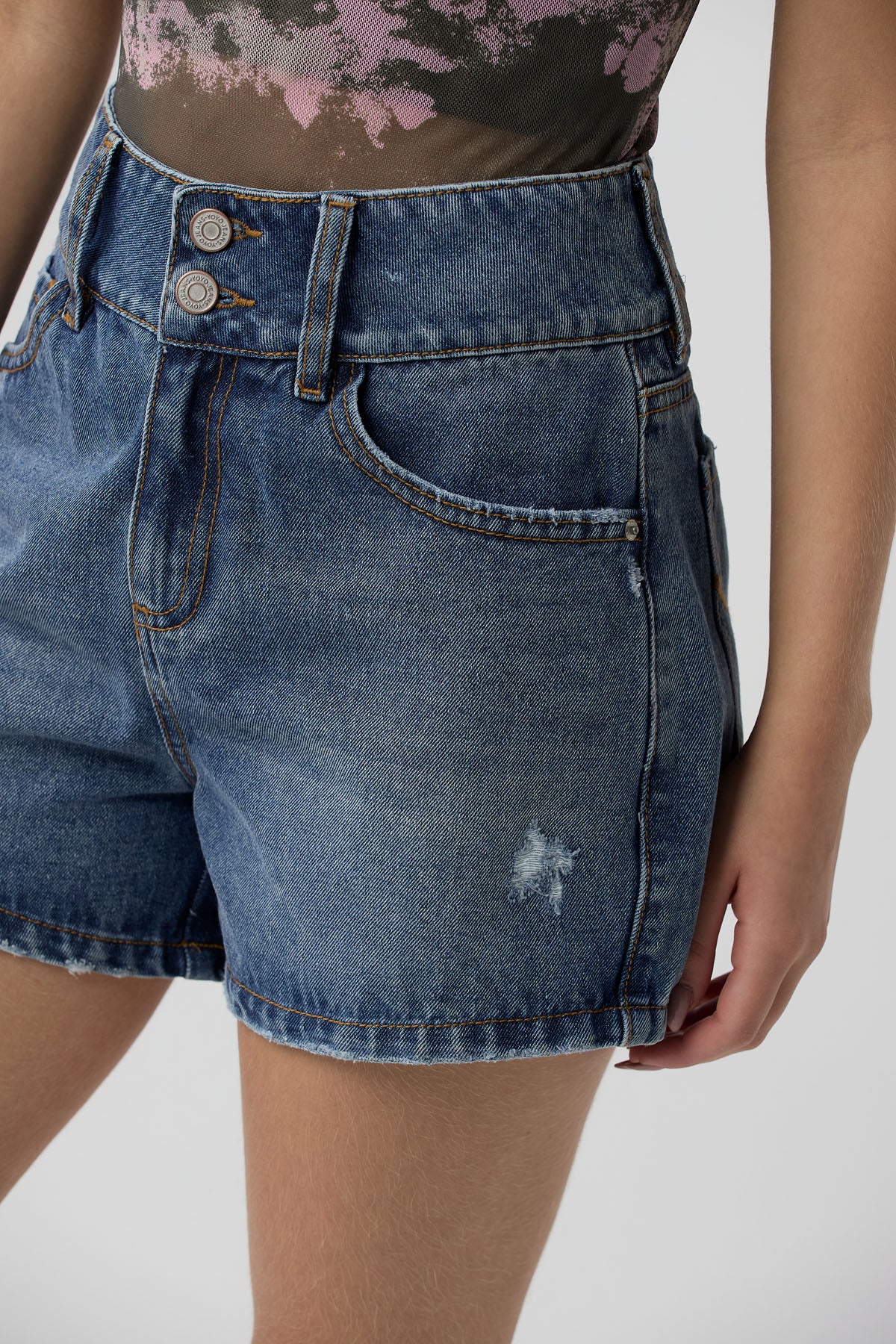 Short tono medio de tiro bajo para jóvenes