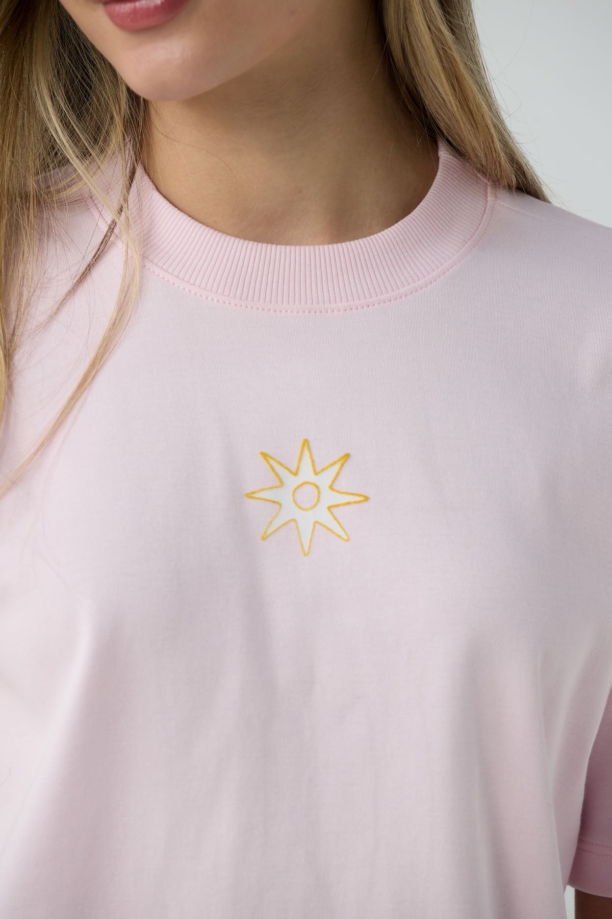 Camiseta rosa claro oversize para jóvenes