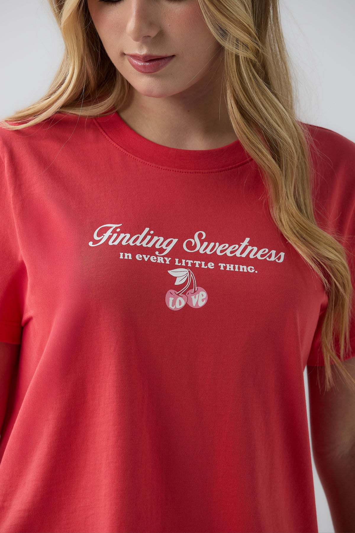 Camiseta roja de manga corta estampada para jóvenes