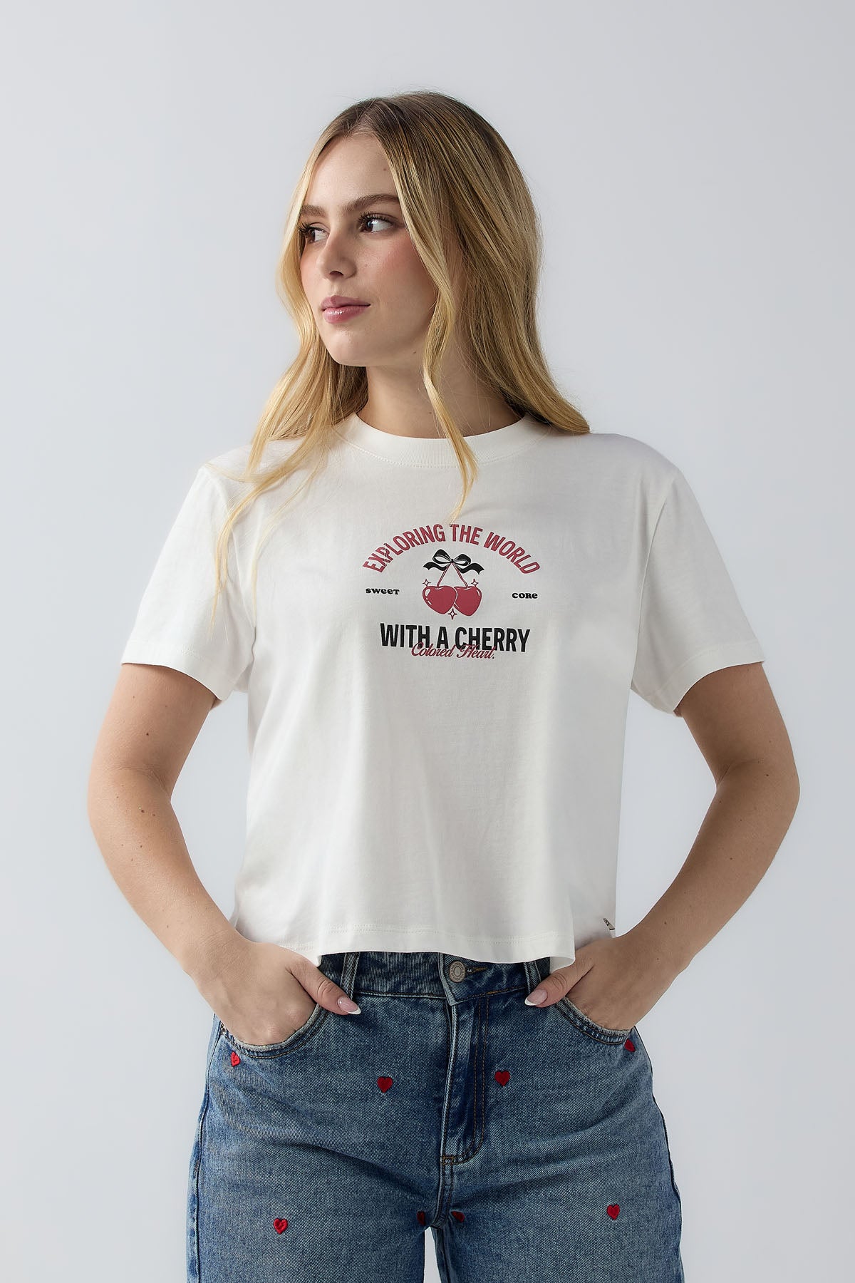 Camiseta marfil de manga corta y estampado delantero para jóvenes
