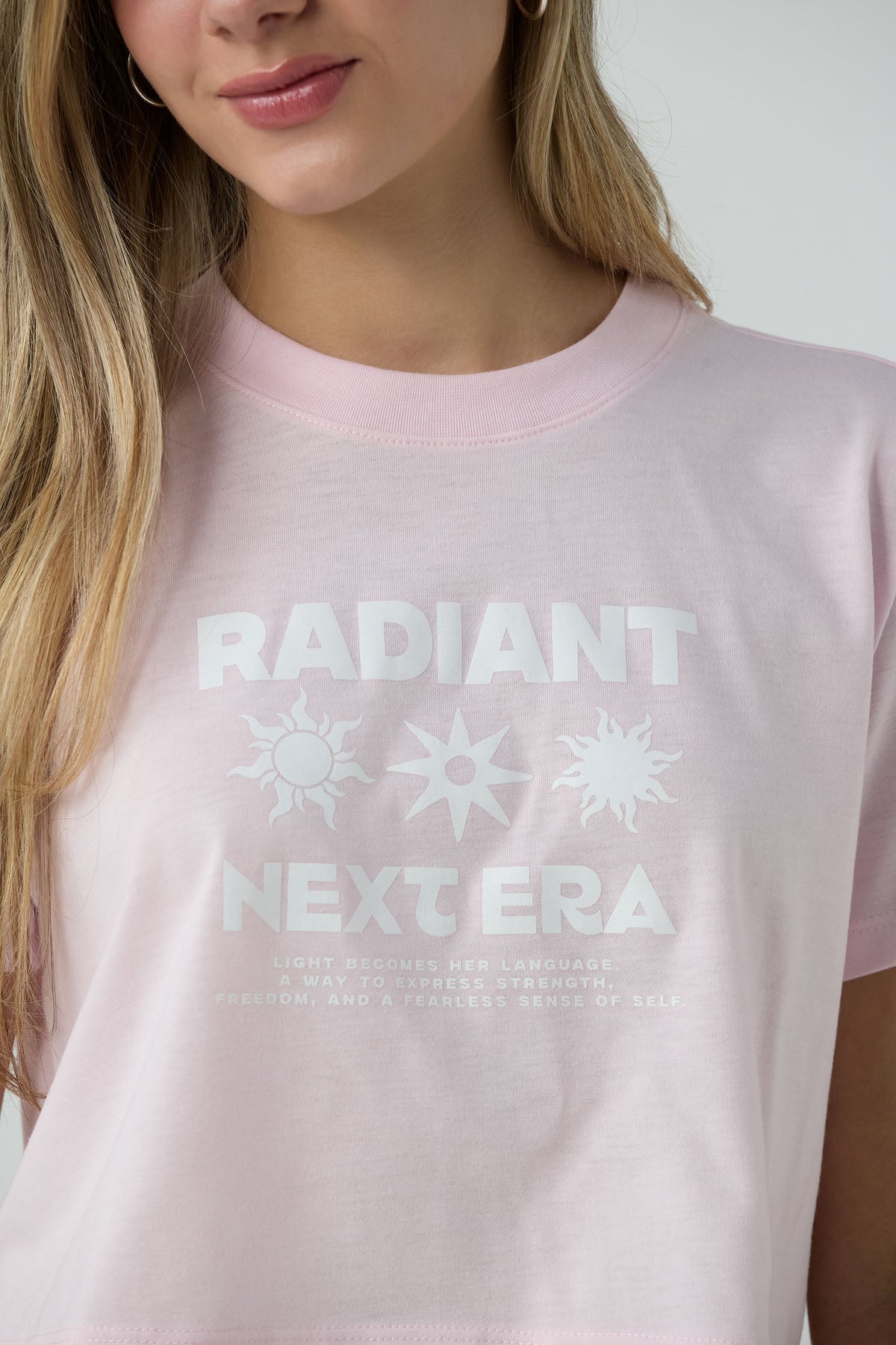 Camiseta rosa claro estampado para jóvenes