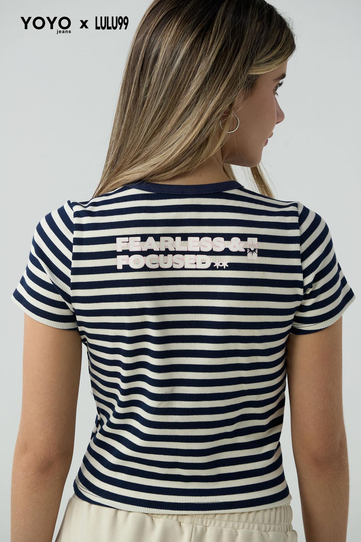 Camiseta a rayas azul oscuro para jóvenes