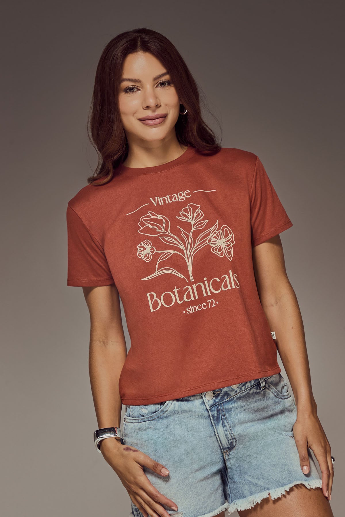Camiseta de color ladrillo con estampado delantero para mujer
