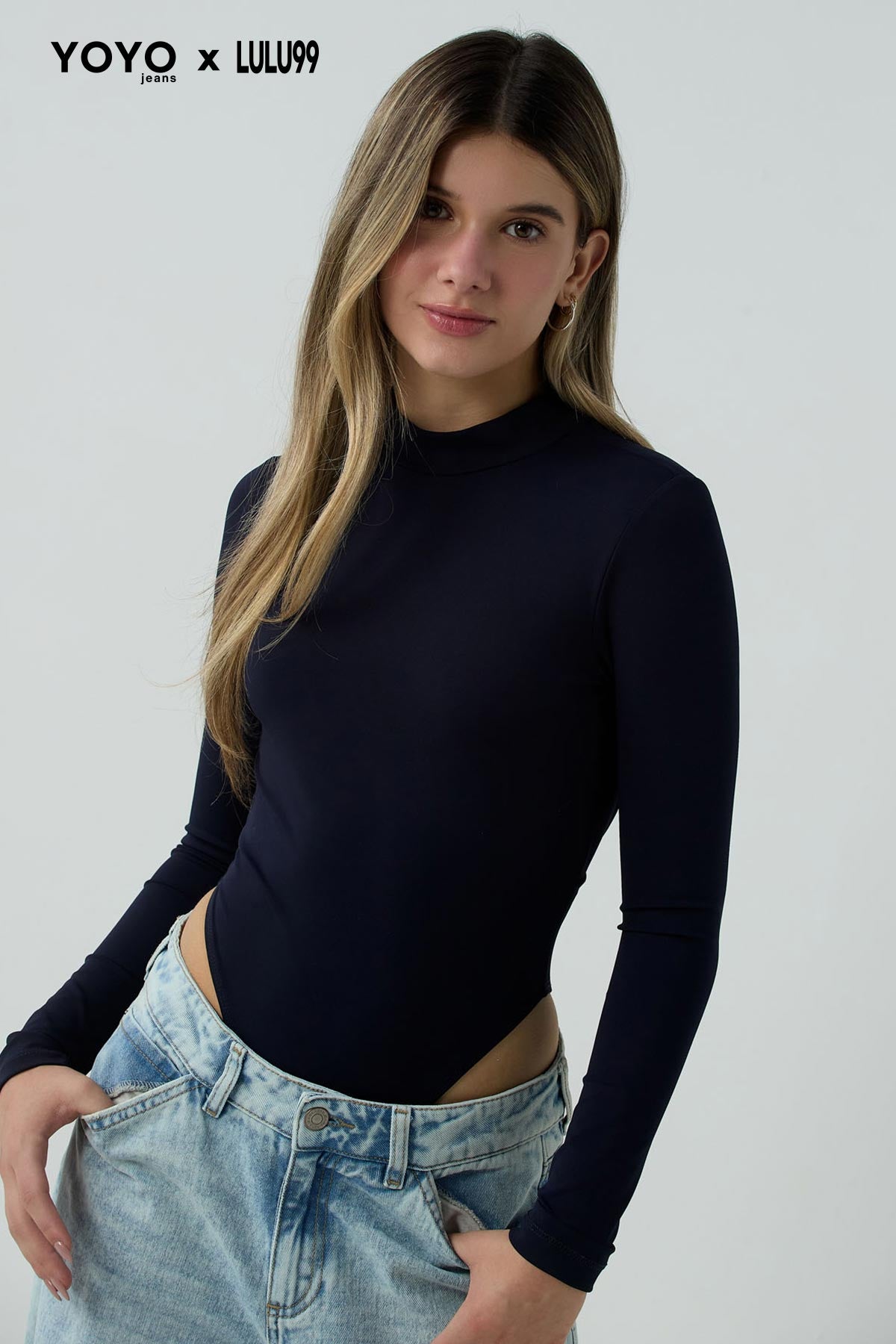 Body azul oscuro con abertura en espalda para jóvenes