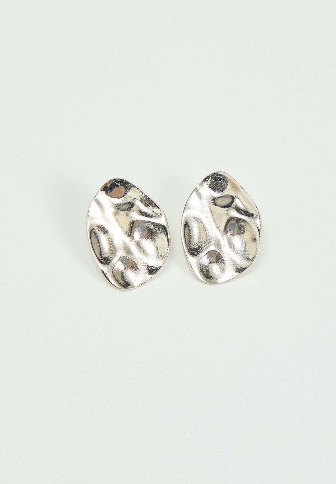 Aretes plateados rusticas
