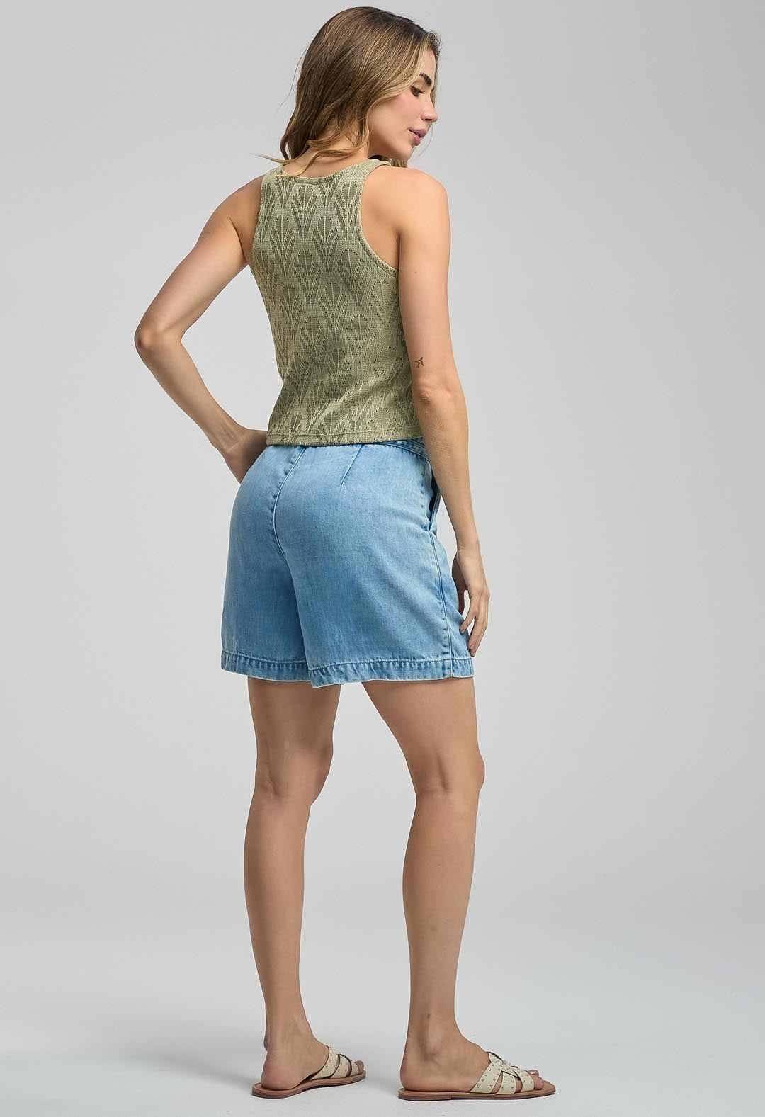 Bermuda claro con cordón en cintura para mujeres