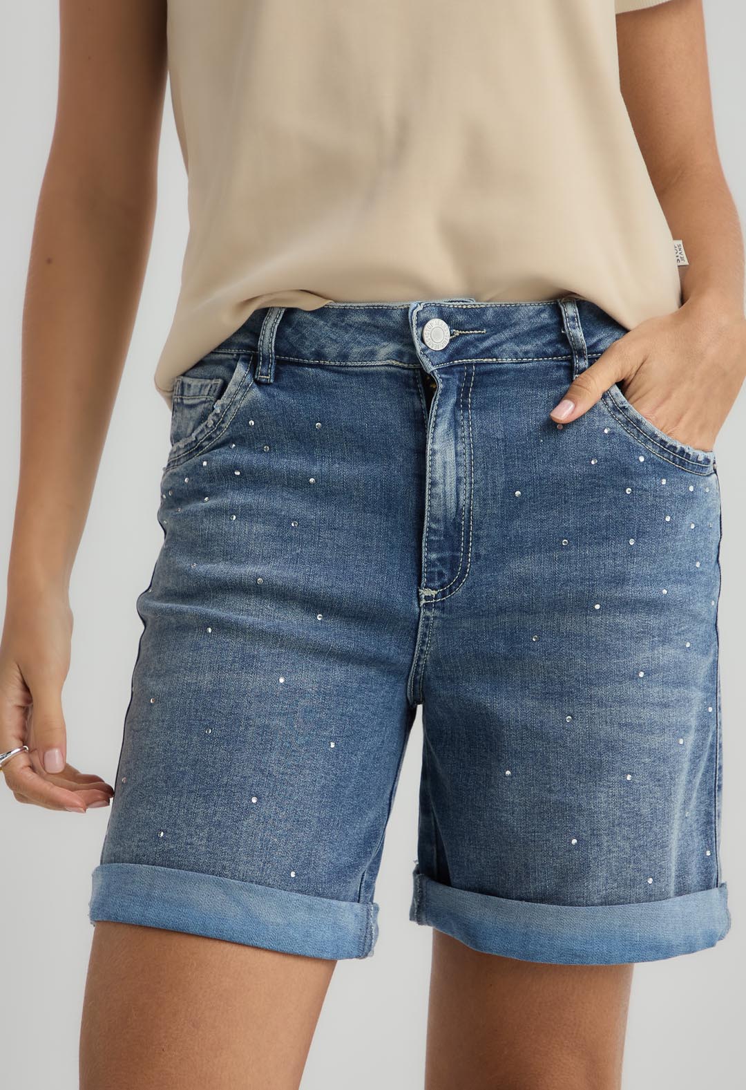 Bermuda medio oscuro con piedras para mujer