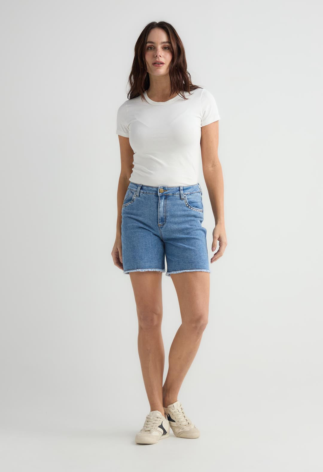 Bermuda clara con apliques para mujer