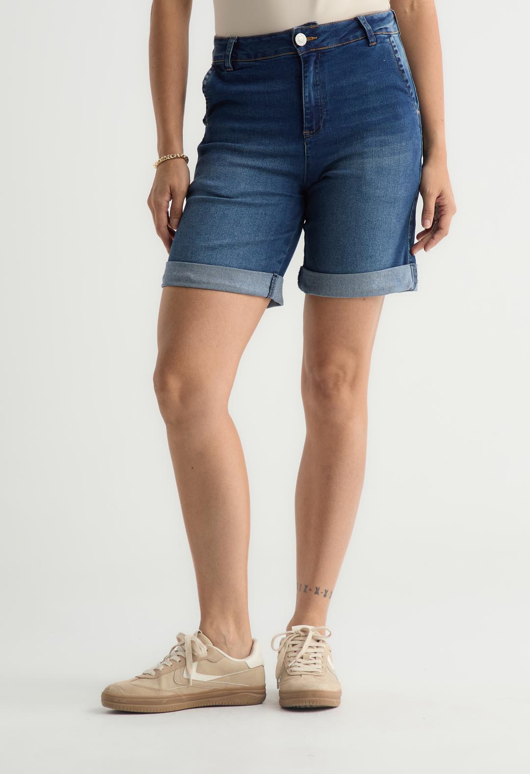 Bermuda medio en denim para mujer