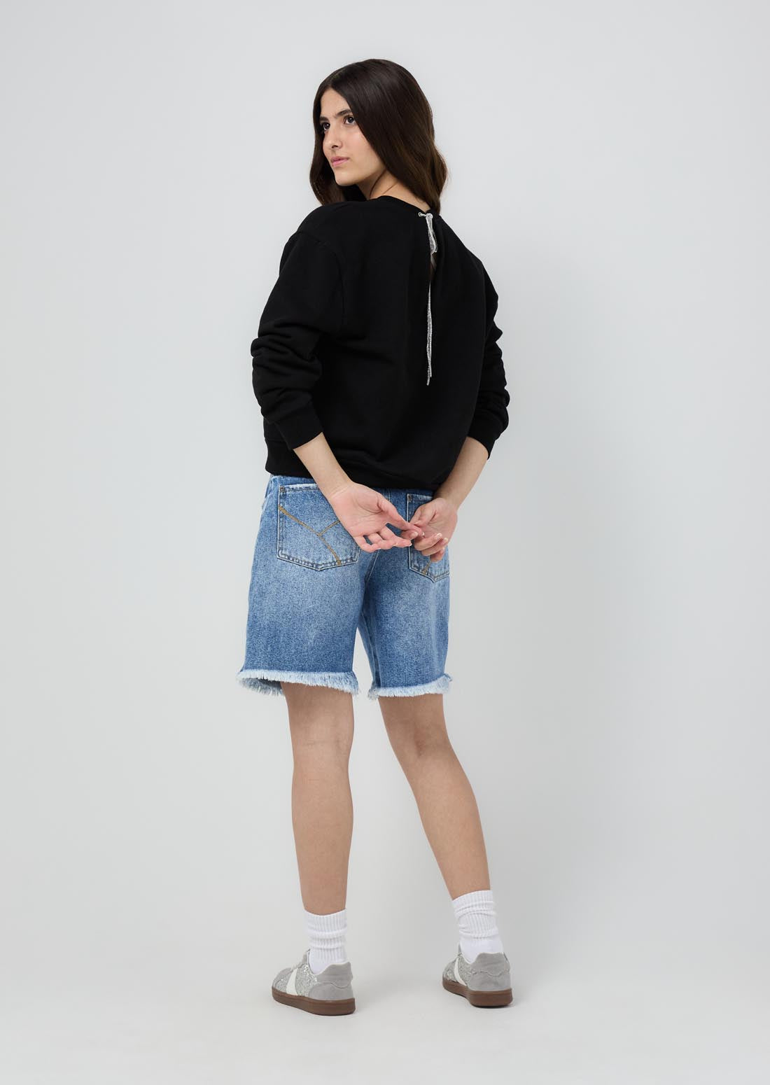 Bermuda lavado medio con desgaste en bota para jóvenes