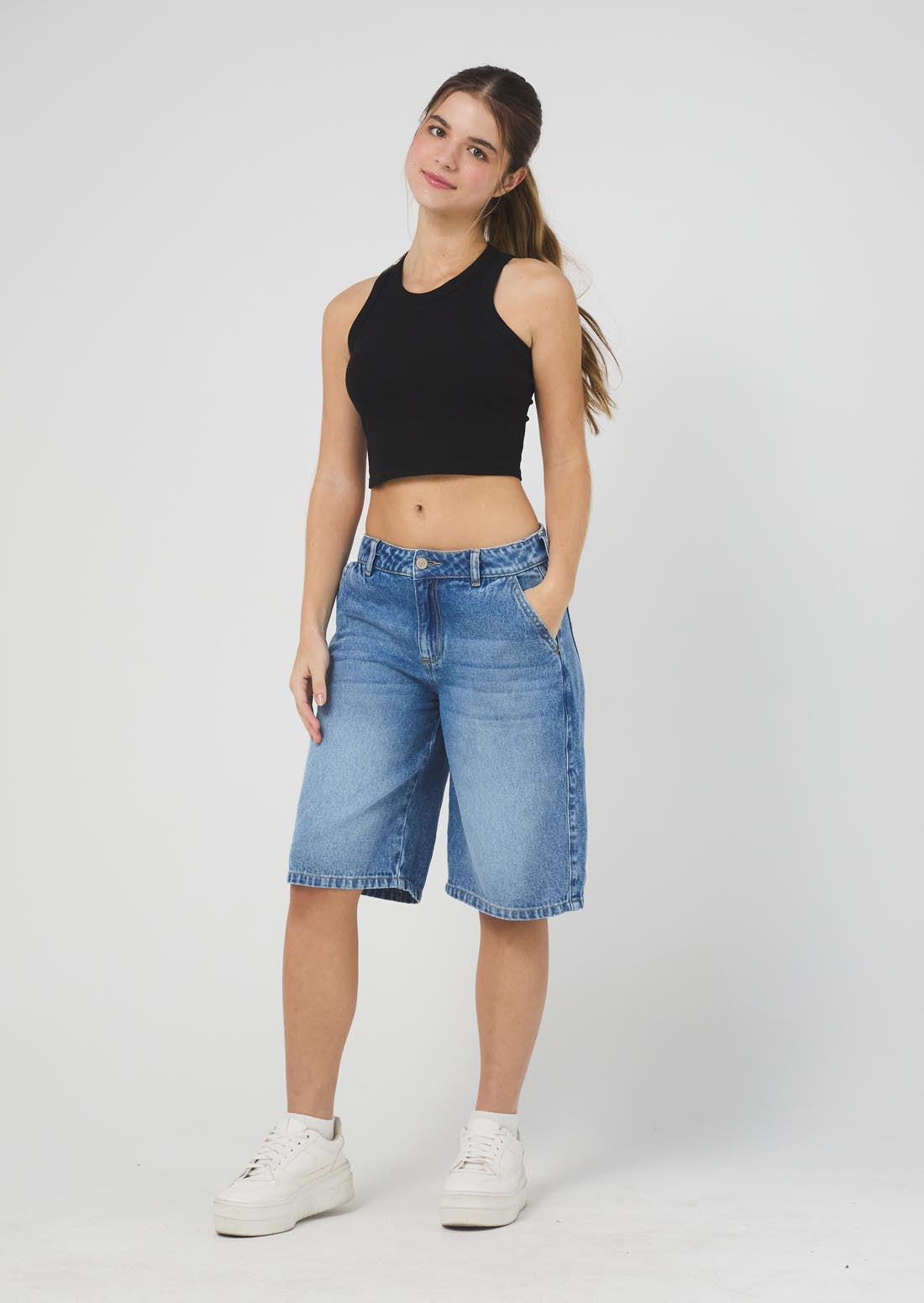 Bermuda tiro bajo tono medio para jóvenes