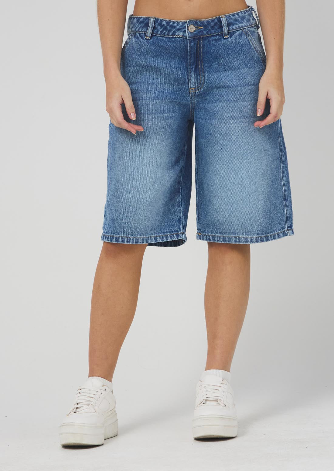 Bermuda tiro bajo tono medio para jóvenes