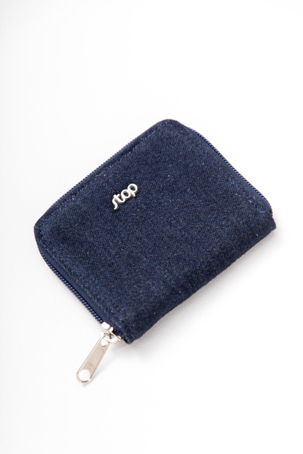 Billetera azul oscuro en denim