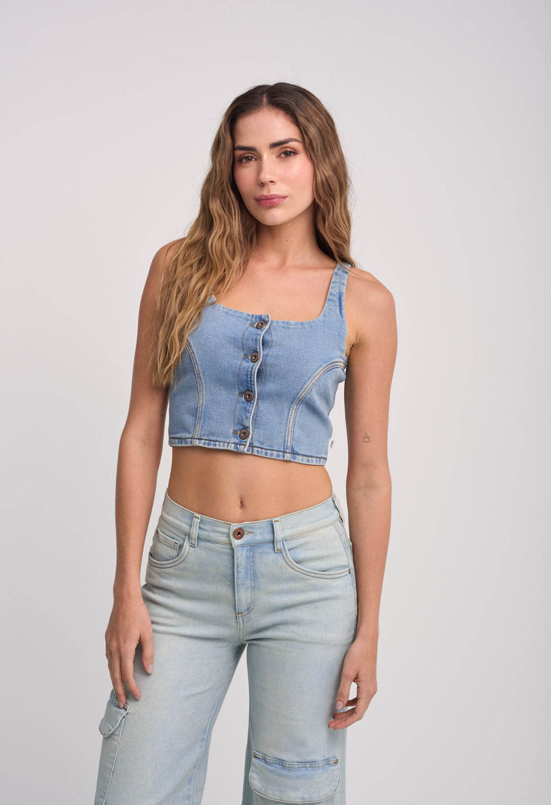 Blusa medio con botones enfrente para mujeres
