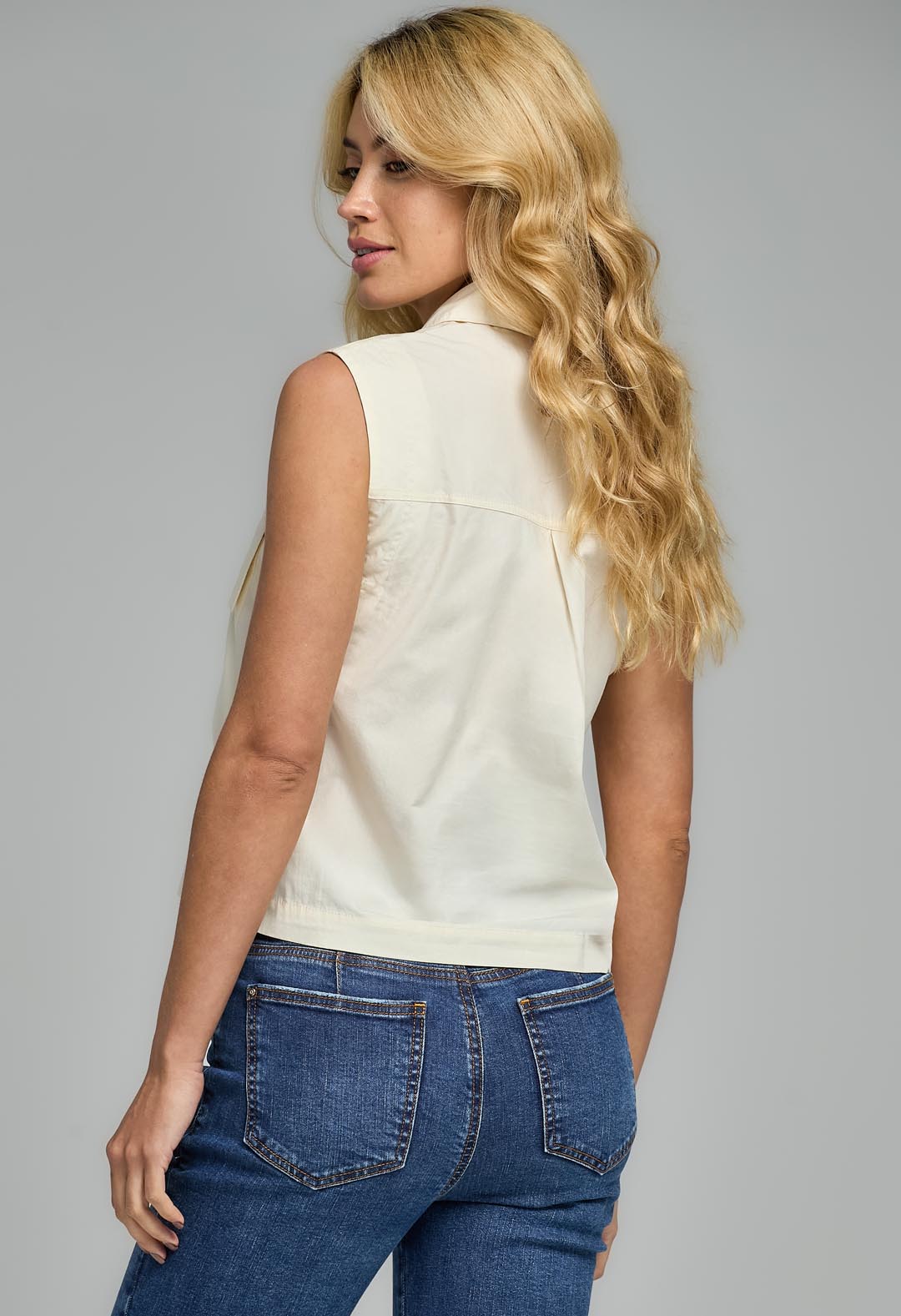 Blusa marfil con bolsillo para mujeres