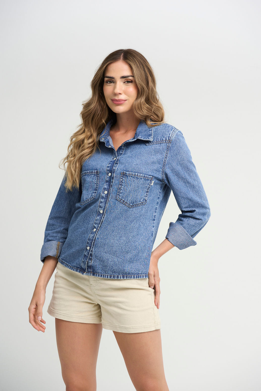 Blusa lavado medio en denim para mujeres