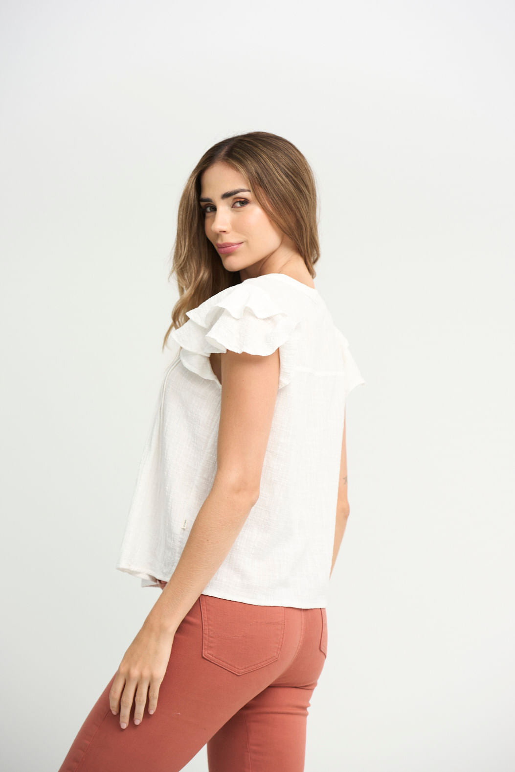 Blusa marfil con alforzas para mujeres