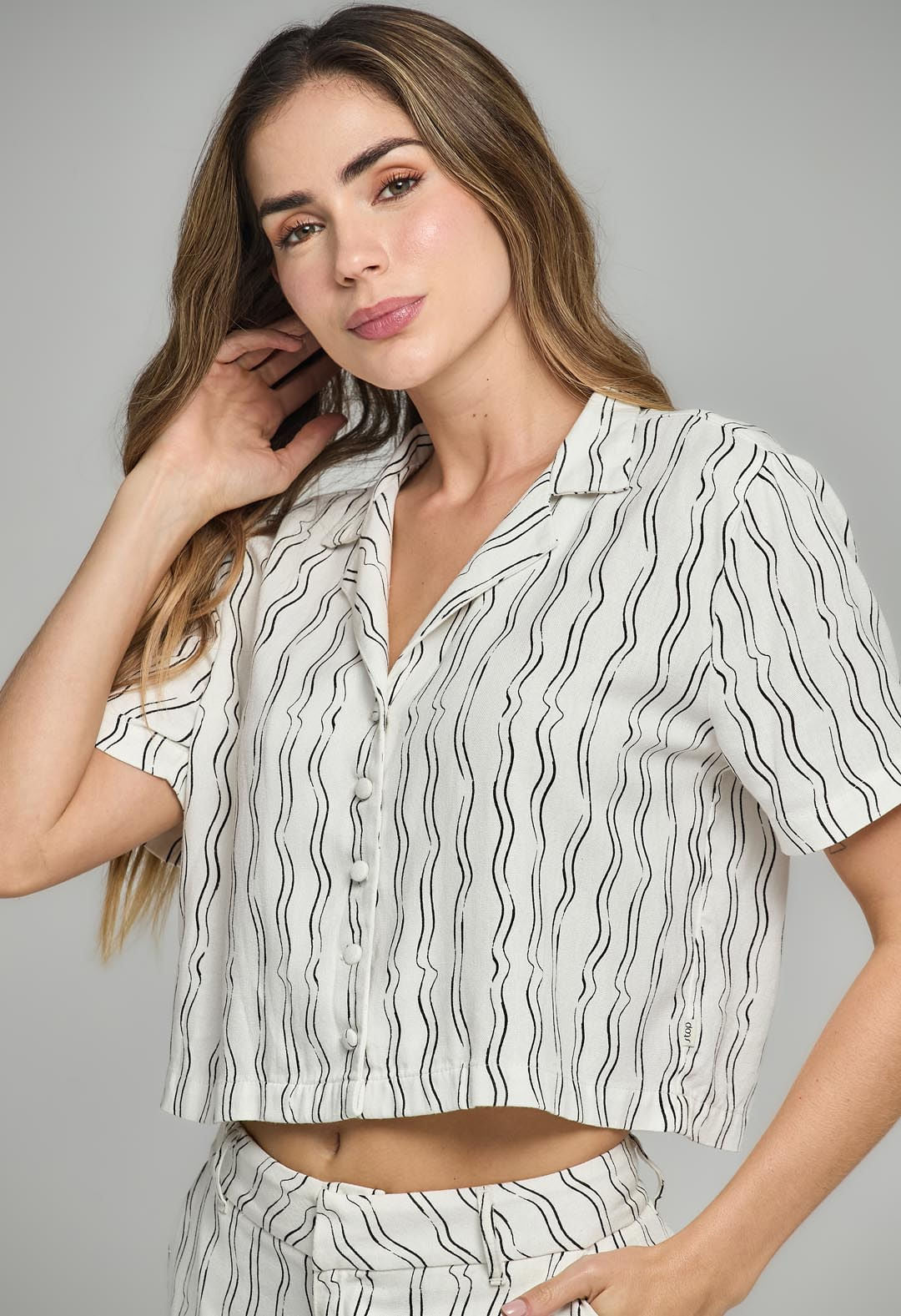 Blusa marfil cuello sport para mujeres