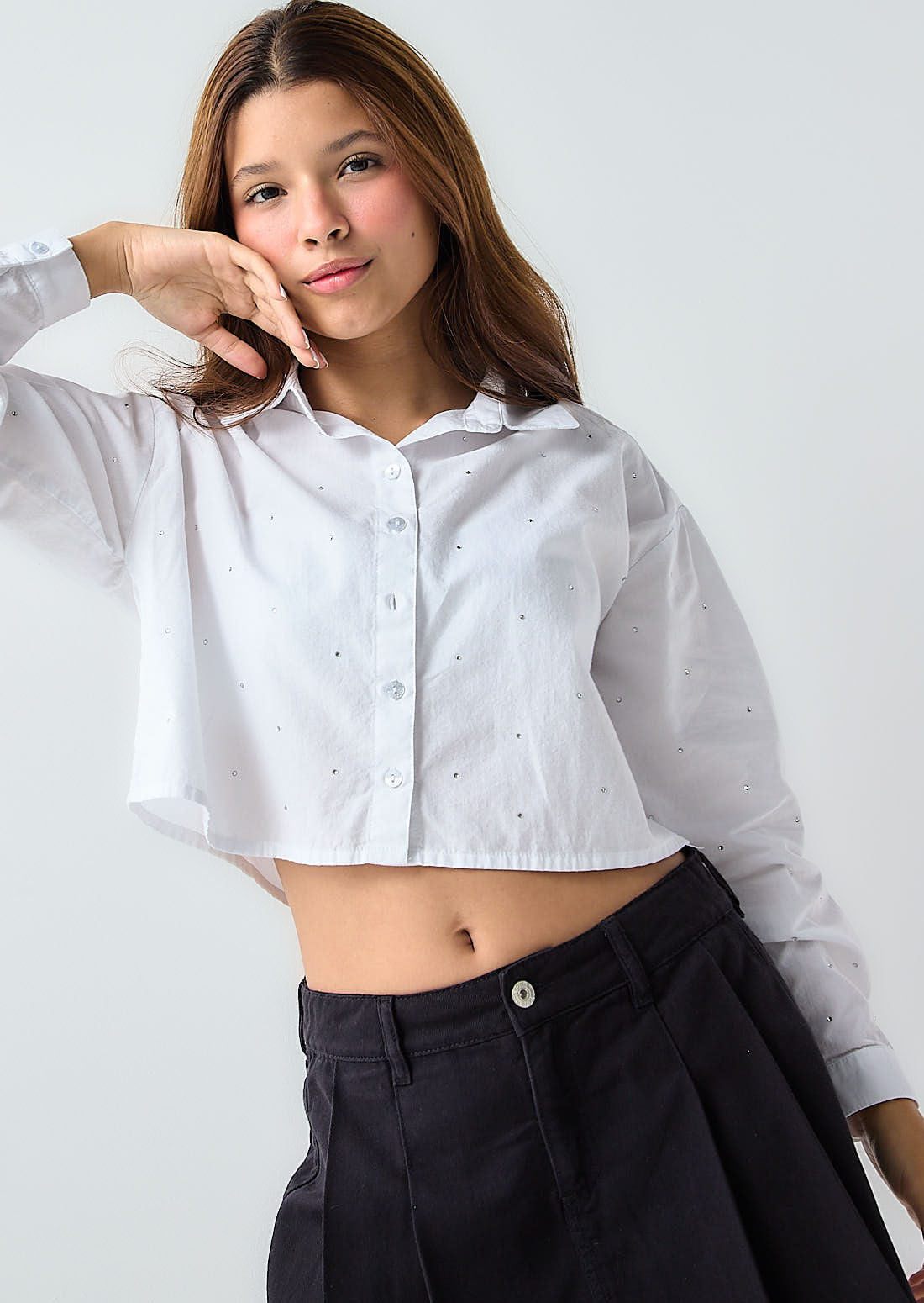 Blusa blanca con aplique en frente para adolescentes