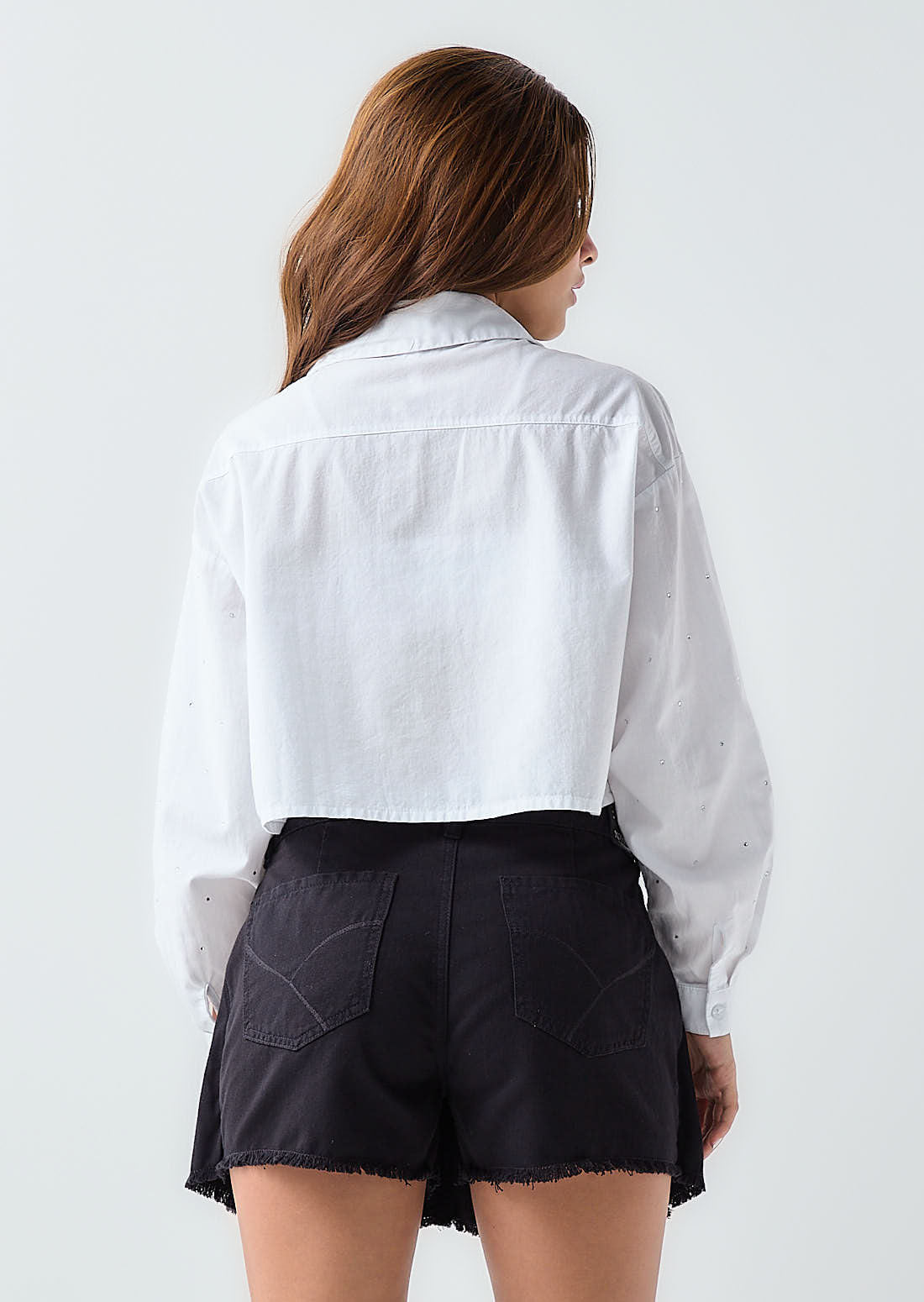 Blusa blanca con aplique en frente para adolescentes