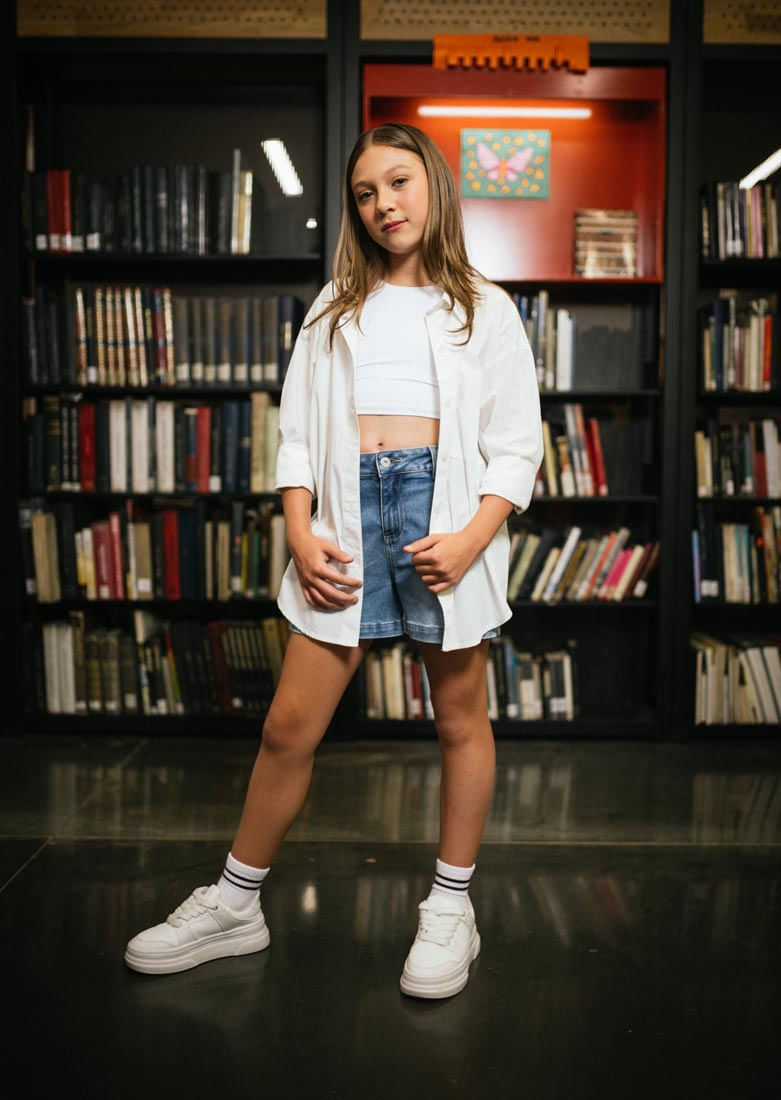 Blusa oversize marfil estampada para niñas