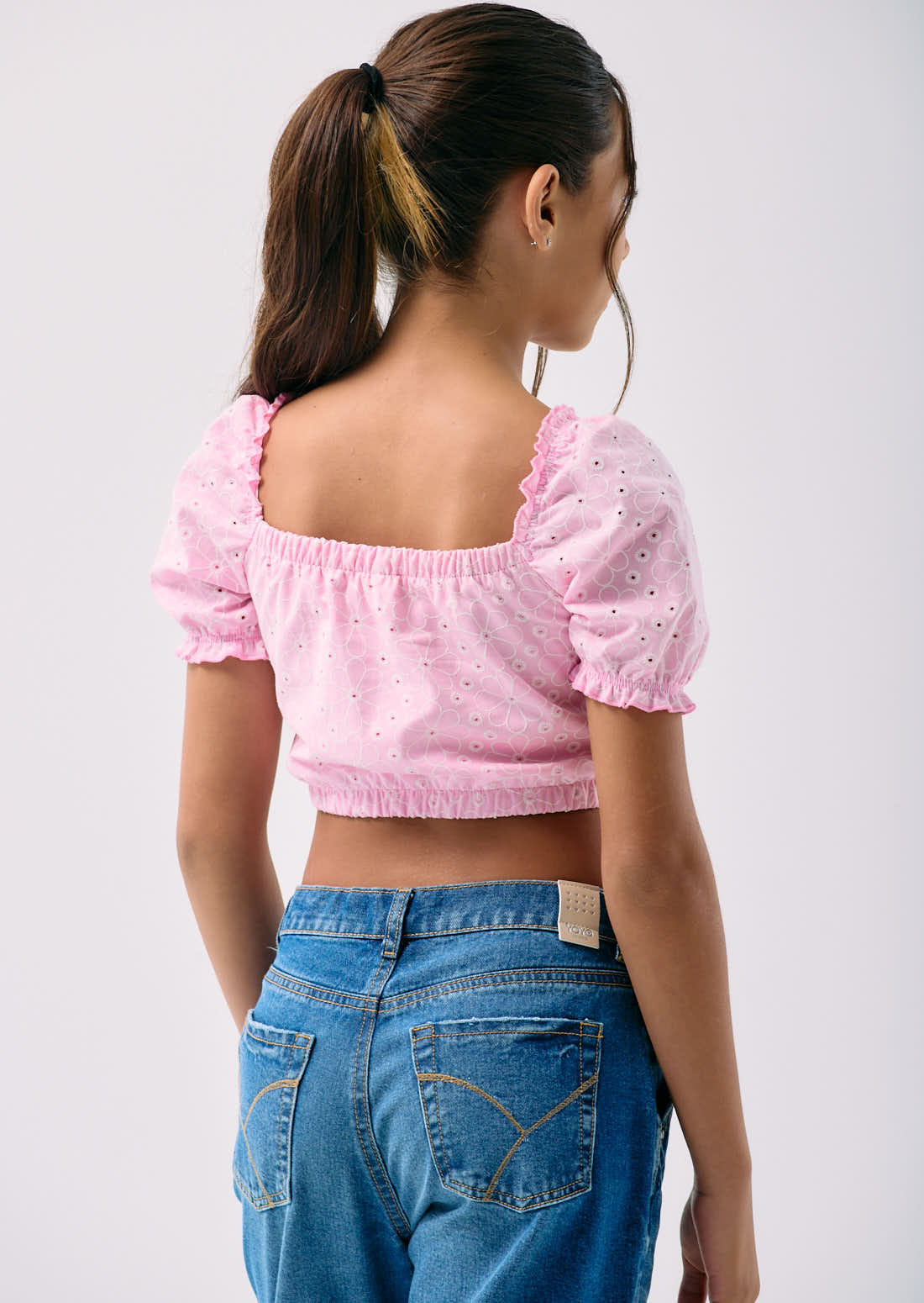 Blusa rosa pastel en ojalillo para niñas