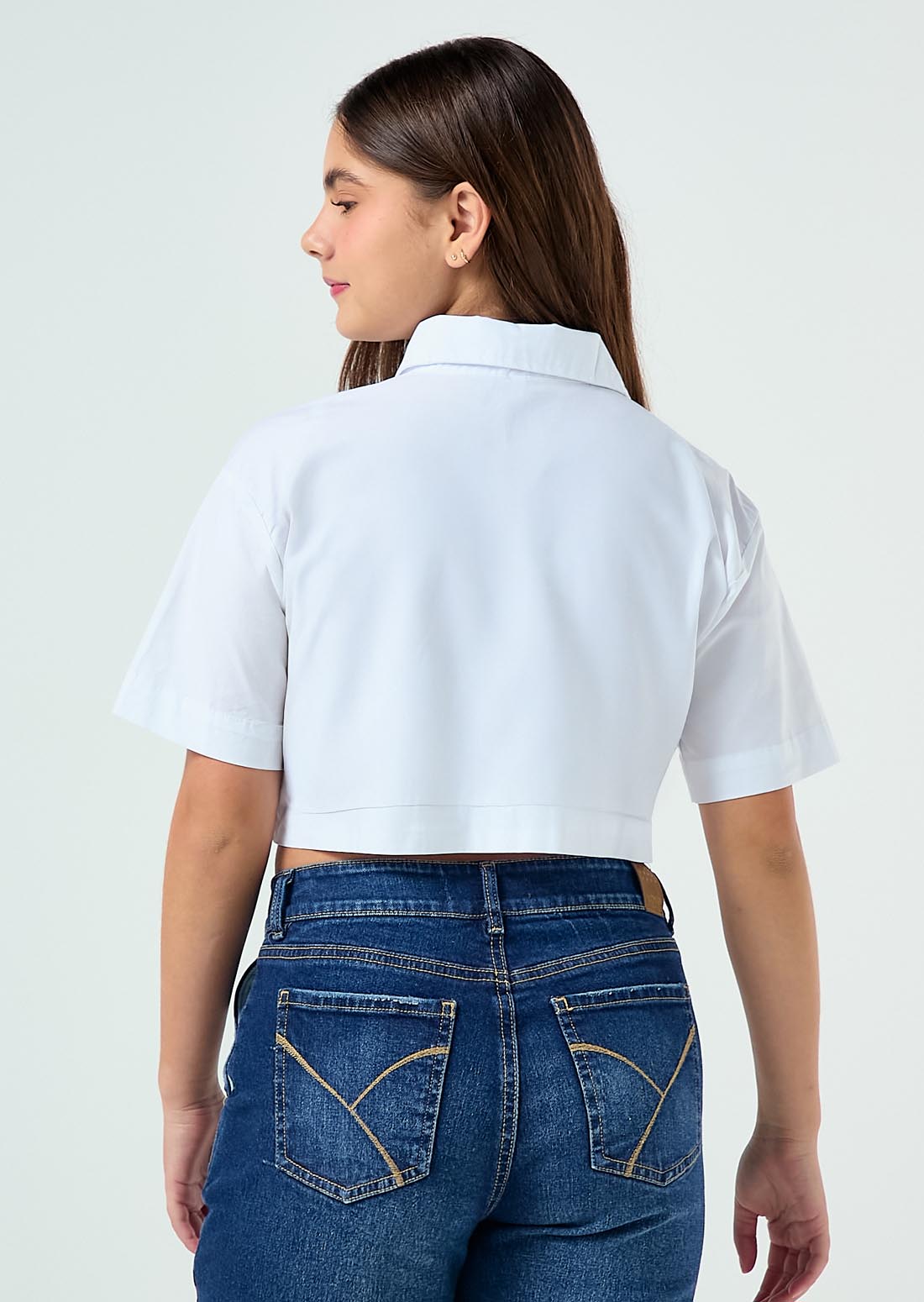 Blusa blanca con bolsillo cuadrado para adolescentes