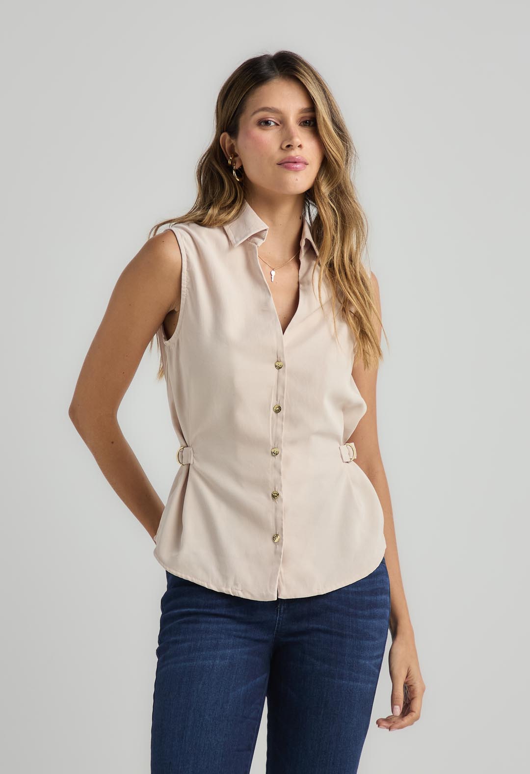 Blusa arena con botones para mujer