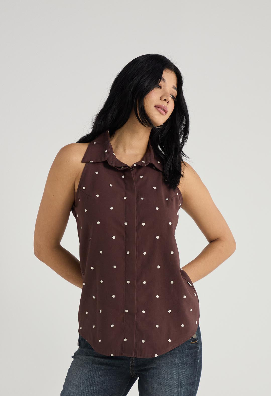 Blusa chocolate con puntos para mujer