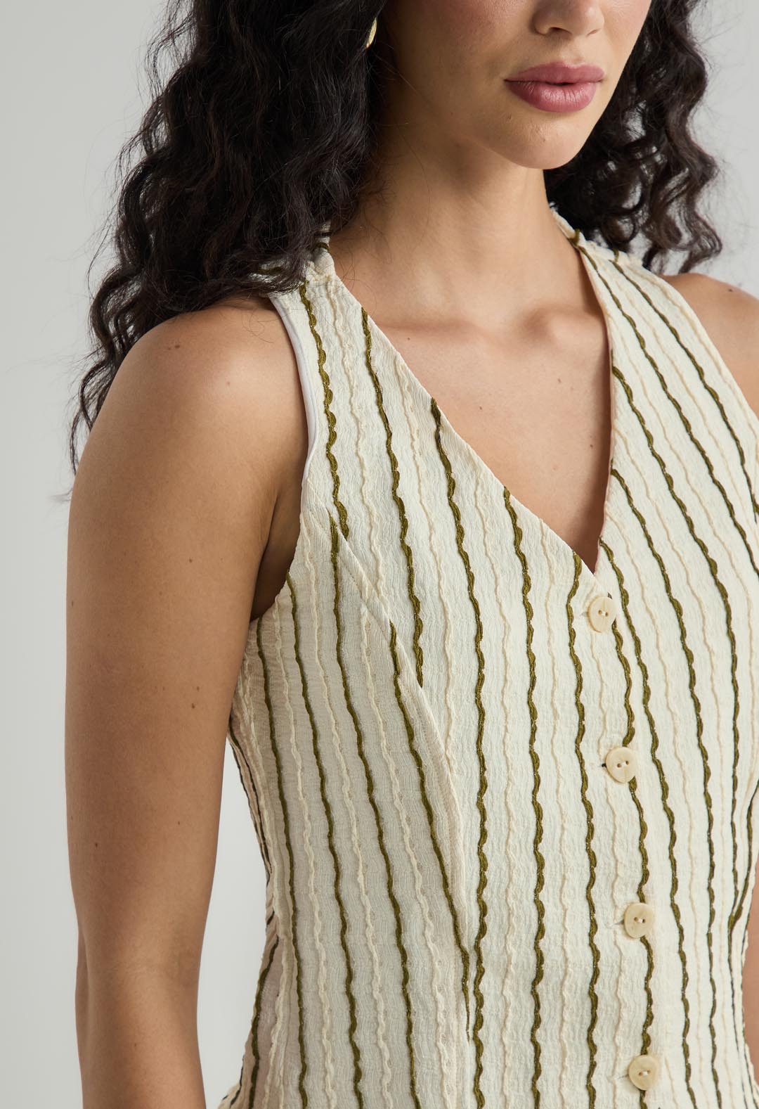 Blusa marfil con botones en frente para mujer