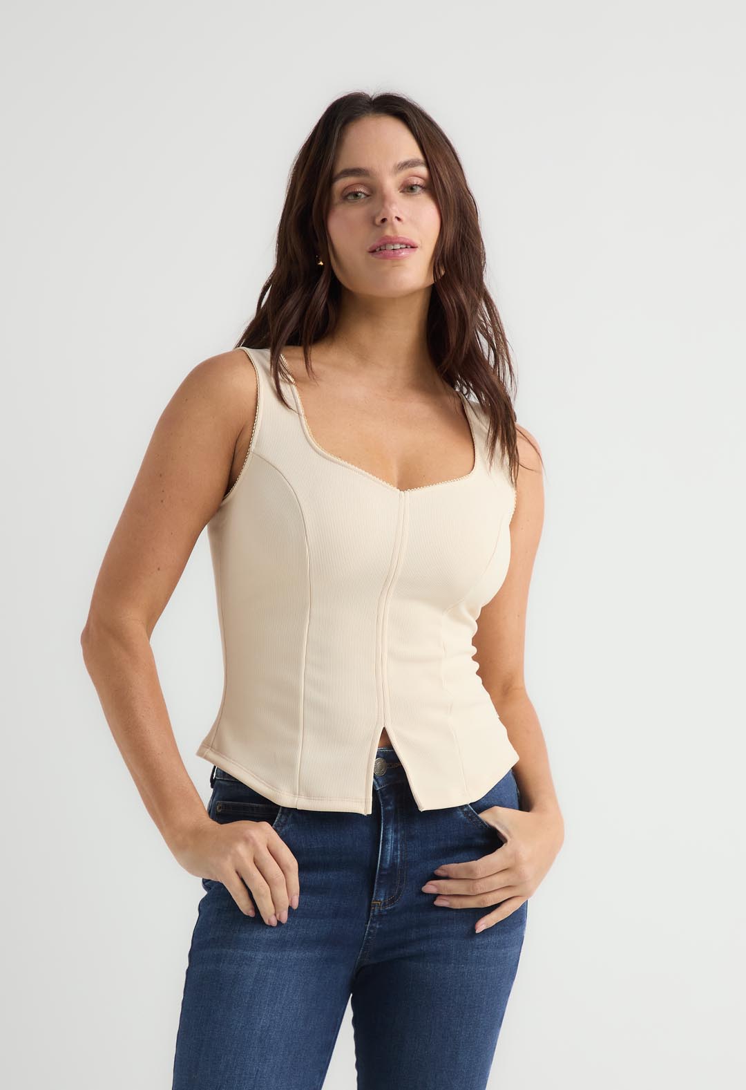 Blusa marfil con elástico decorativo para mujeres