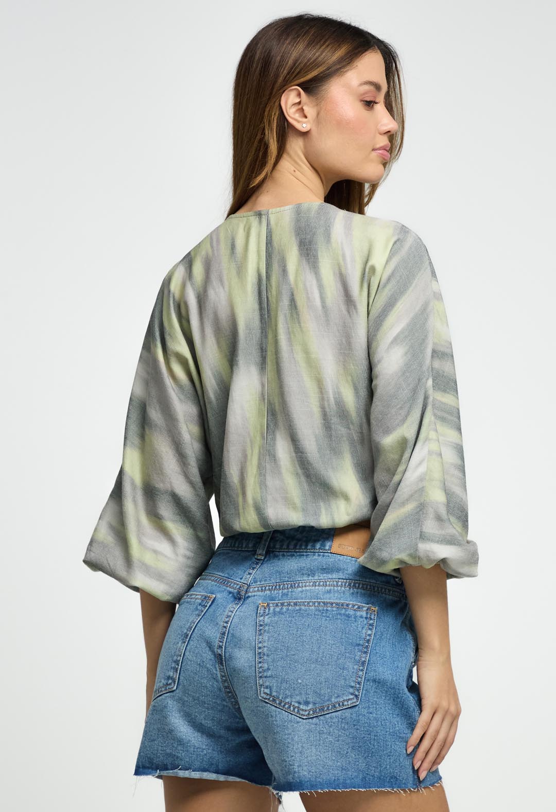 Blusa verde con fajones cruzados para mujeres
