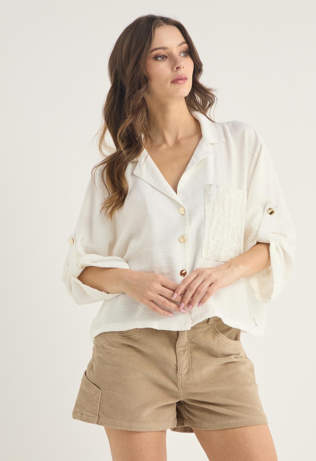 Blusa marfil con cuello sport para mujer