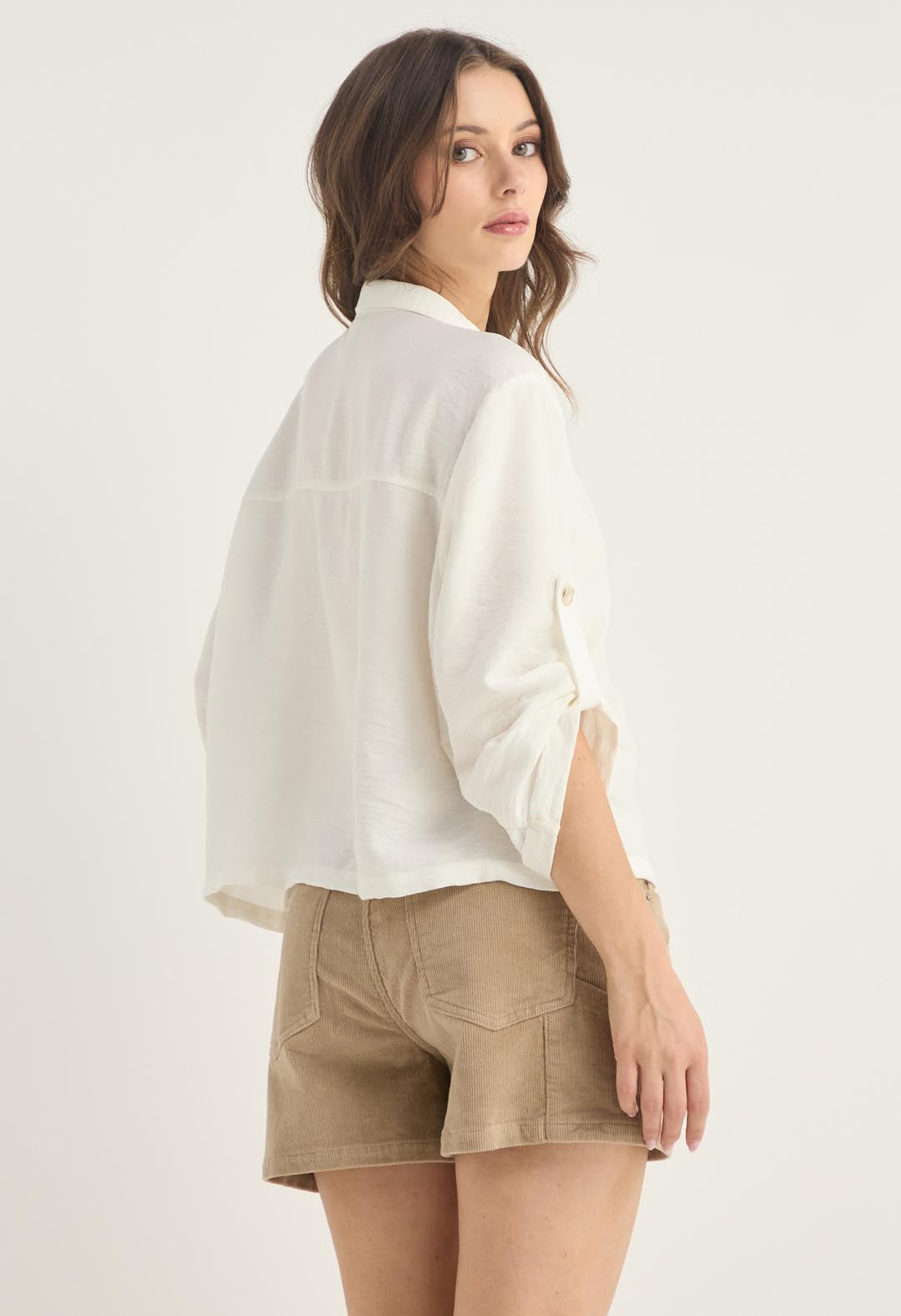 Blusa marfil con cuello sport para mujer