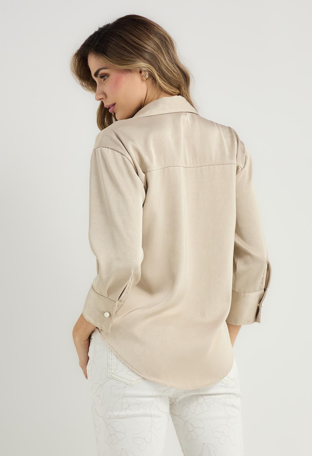 Blusa arena con botones para mujer