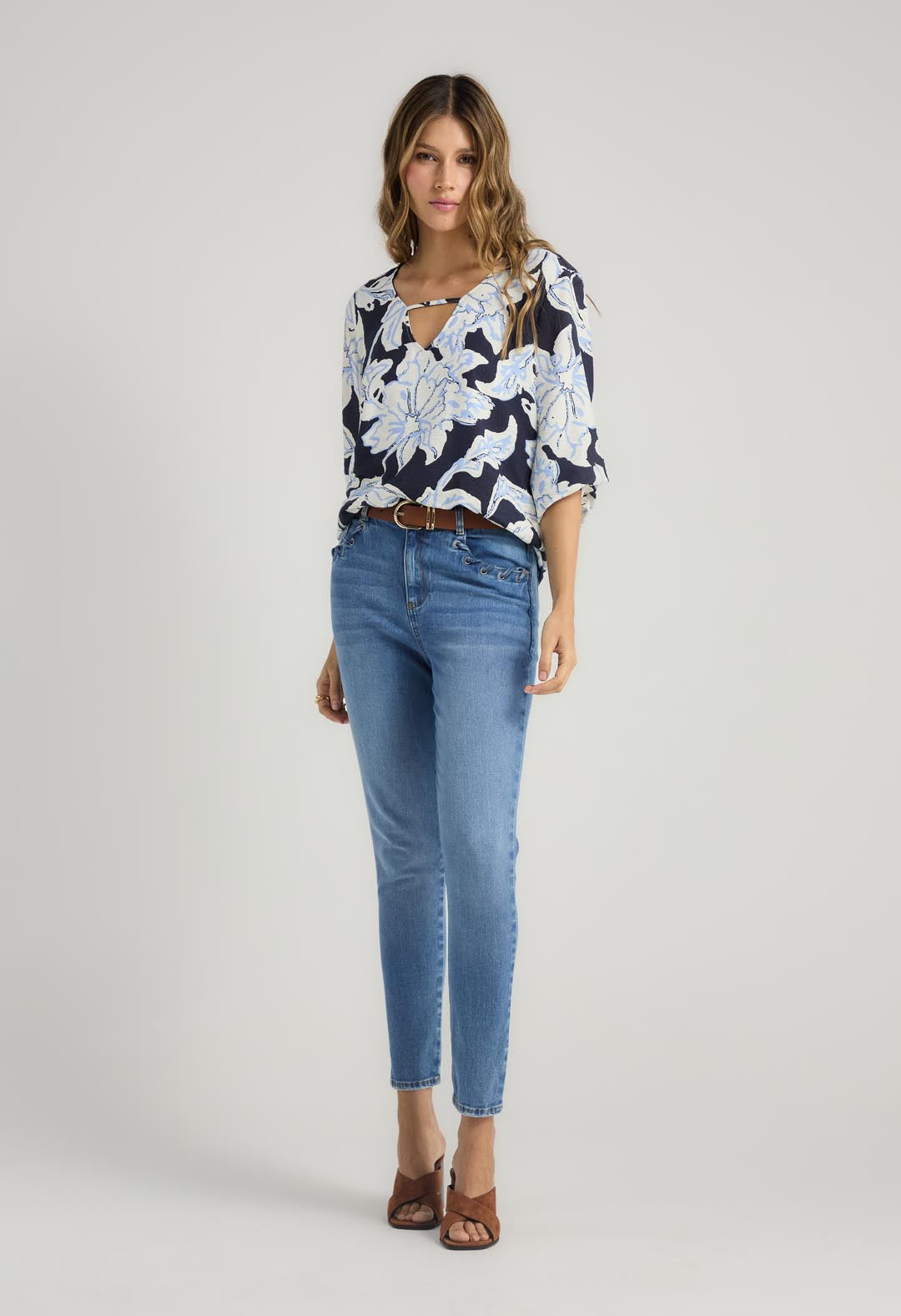 Blusa azul estampada con manga 3/4 para mujer