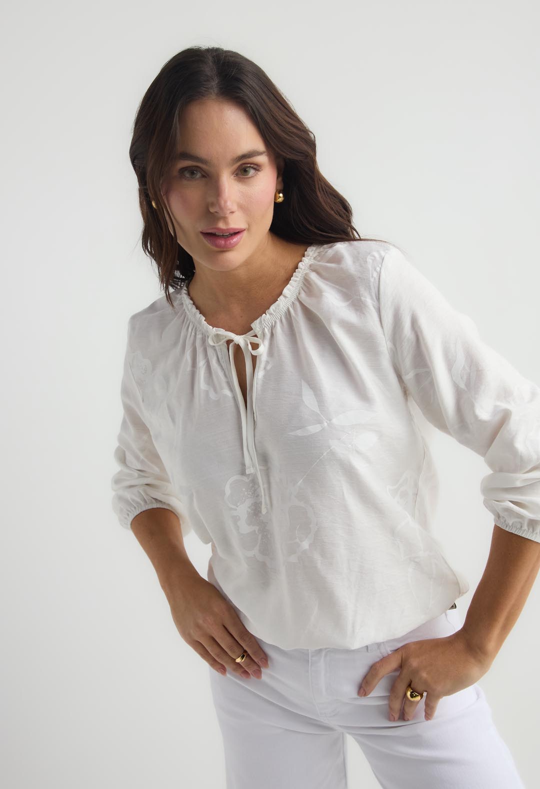 Blusa marfil con recogido en cuello para mujer